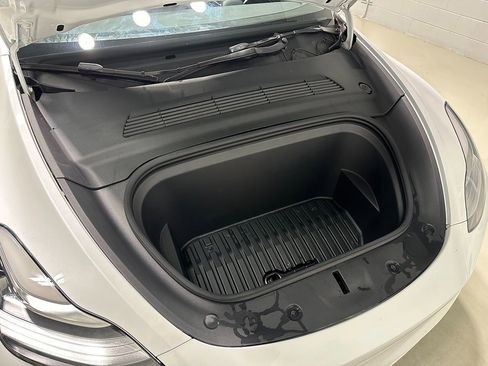 Used 2021 Tesla Model Y Long Range image 3