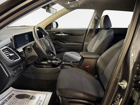 Certified 2024 Kia Seltos S image 11