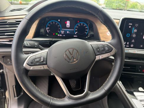 Used 2025 Volkswagen Atlas SE FWD image 40