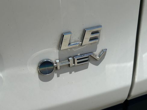 Used 2025 Toyota RAV4 LE AWD/4WD image 13
