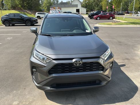 Used 2021 Toyota RAV4 XLE AWD/4WD image 3