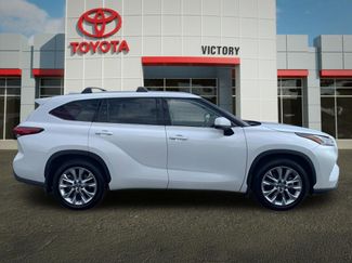 Used 2022 Toyota Highlander Limited video 2