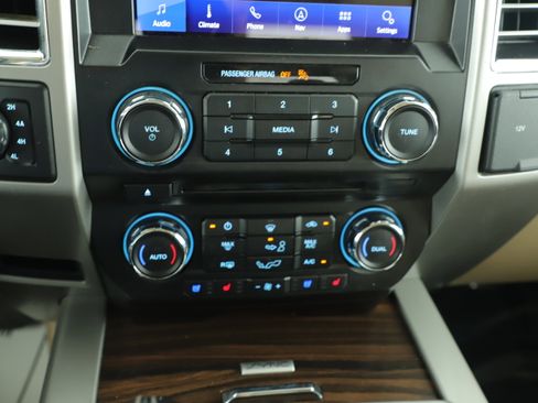 Used 2015 Ford F150 Lariat w/ Equipment Group 501A Mid AWD/4WD image 24