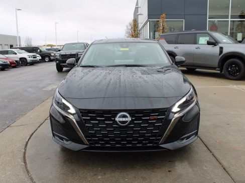 New 2025 Nissan Altima 2.5 SR image 2