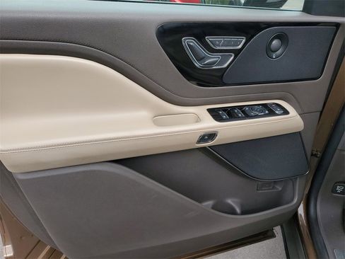 Certified 2022 Lincoln Aviator Reserve w/ Equipment Group 201A image 14