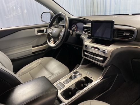 Used 2021 Ford Explorer XLT w/ Equipment Group 202A image 44