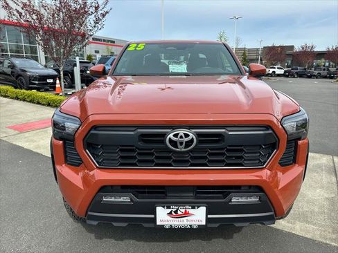 Certified 2025 Toyota Tacoma TRD Off-Road AWD/4WD image 8