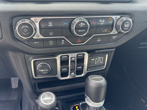 Used 2025 Jeep Gladiator Sport AWD/4WD image 26