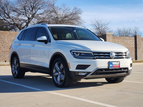 Used 2018 Volkswagen Tiguan SEL Premium image 4