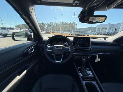 New 2026 Jeep Compass Latitude image 13