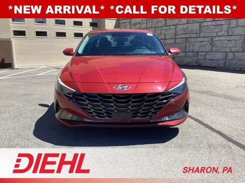 Used 2022 Hyundai Elantra SEL w/ Convenience + Premium Package FWD image 2