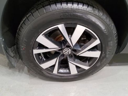 Used 2021 Volkswagen Atlas Cross Sport SE image 28