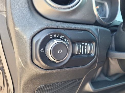 Used 2020 Jeep Wrangler Unlimited Sahara image 22