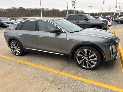 Used 2023 Cadillac Lyriq RWD Luxury image 5