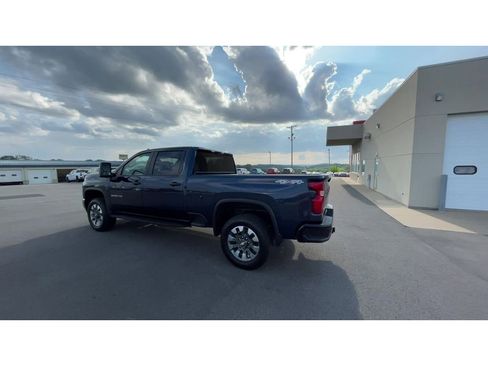 Used 2022 Chevrolet Silverado 2500 Custom w/ Custom Value Package image 6