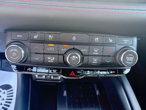 Used 2025 Dodge Durango GT AWD/4WD image 20