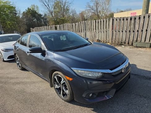 Used 2017 Honda Civic Touring image 2