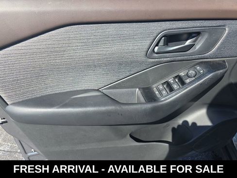 Used 2023 Nissan Rogue S image 8