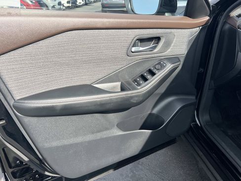 Used 2023 Nissan Rogue SV FWD image 6