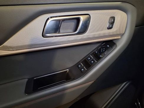 Used 2026 Ford Explorer Active w/ Active Comfort Package RWD image 19