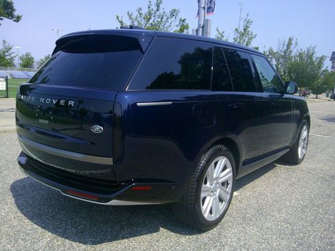 Used 2023 Land Rover Range Rover SE AWD/4WD image 7