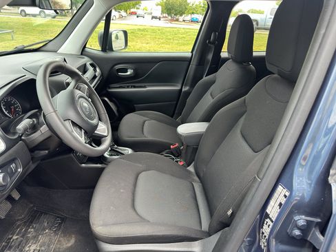 Used 2023 Jeep Renegade Latitude AWD/4WD image 13