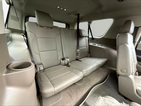 Used 2020 Chevrolet Suburban Premier AWD/4WD image 26