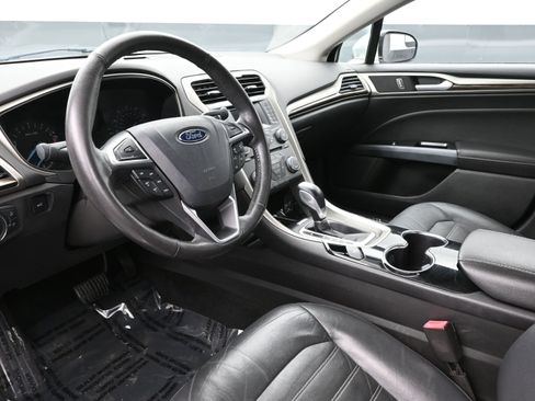 Used 2014 Ford Fusion SE w/ Equipment Group 202A image 10