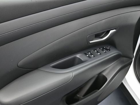 Certified 2025 Hyundai Santa Cruz SE image 13