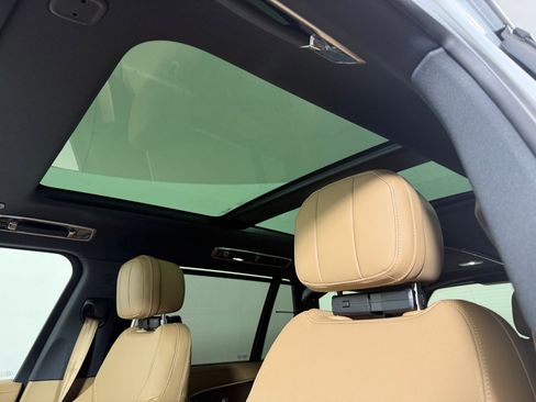 New 2026 Land Rover Range Rover Long Wheelbase SE AWD/4WD image 16