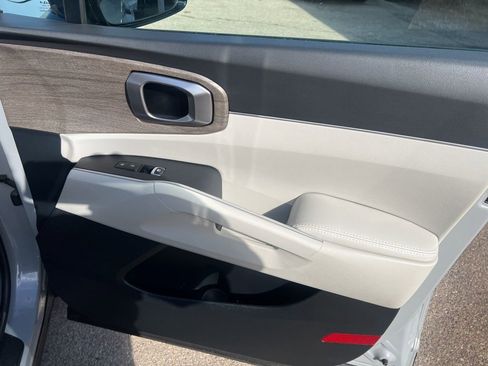 Certified 2023 Kia Sorento EX w/ Panoramic Sunroof Package image 21