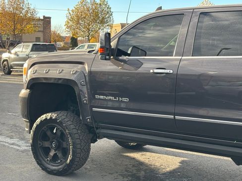 Used 2015 GMC Sierra 2500 Denali w/ Duramax Plus Package image 9