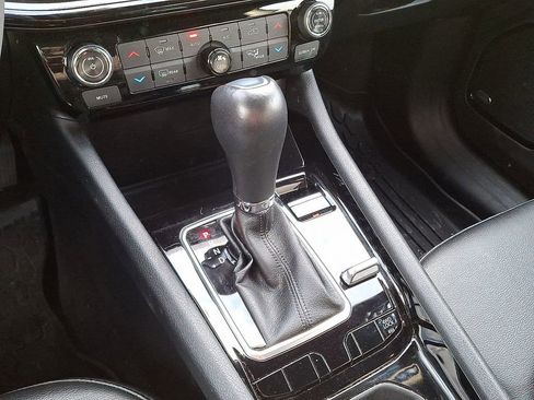 Used 2023 Jeep Compass Altitude w/ Sun and Sound Group image 16