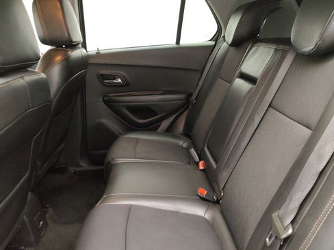 Used 2021 Chevrolet Trax LT AWD/4WD image 18