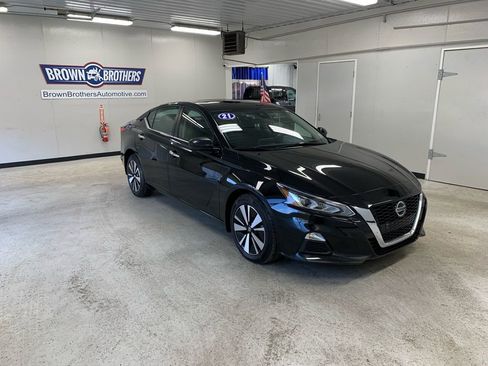 Used 2021 Nissan Altima 2.5 SV w/ SV Premium Package image 9