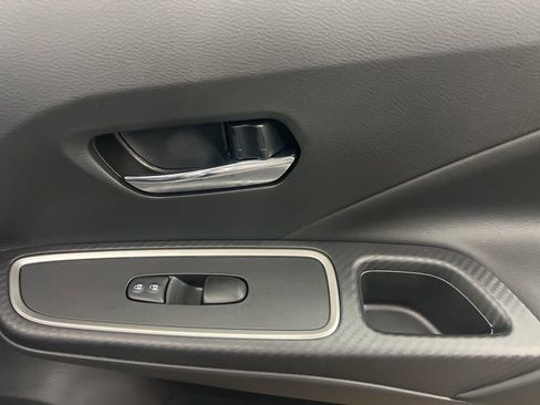 New 2025 Nissan Versa SR image 39