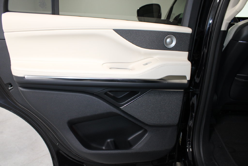 New 2027 Lincoln Navigator Reserve w/ Jet Appearance Package AWD/4WD image 20
