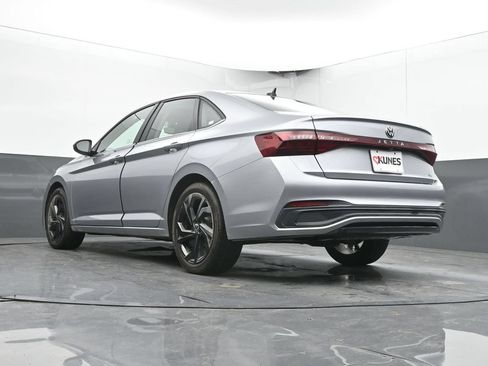 Used 2025 Volkswagen Jetta SE FWD image 30