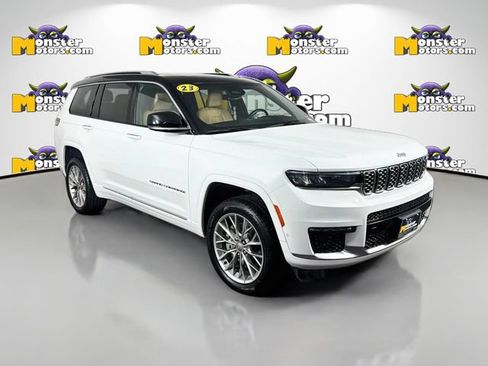 Used 2023 Jeep Grand Cherokee L Summit w/ Luxury Tech Group V AWD/4WD image 3