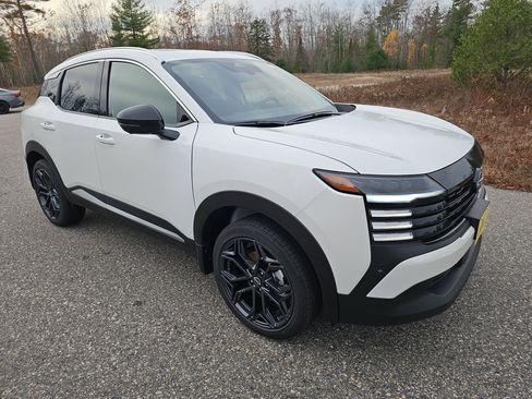 New 2026 Nissan Kicks SR w/ SR Premium Package image 9