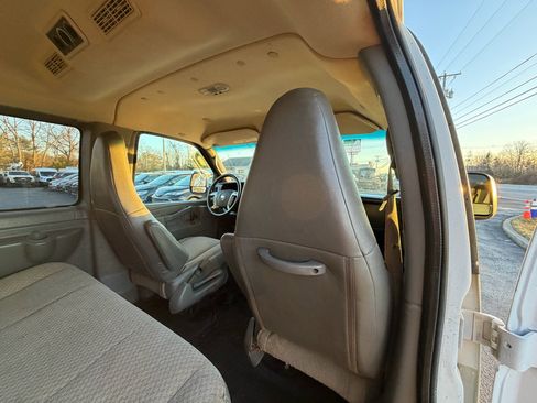 Used 2018 Chevrolet Express 2500 LT w/ LT Preferred Equipment Group image 40