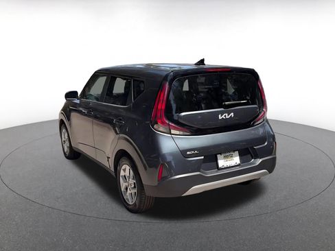 Used 2025 Kia Soul LX w/ LX Technology Package FWD image 11