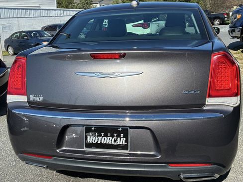 Used 2015 Chrysler 300 Limited image 5