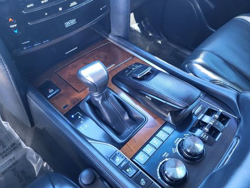 Used 2019 Lexus LX 570 4WD w/ Luxury Package image 12