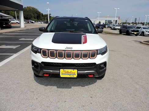 Used 2022 Jeep Compass Trailhawk w/ Trailhawk Convenience Group AWD/4WD image 2