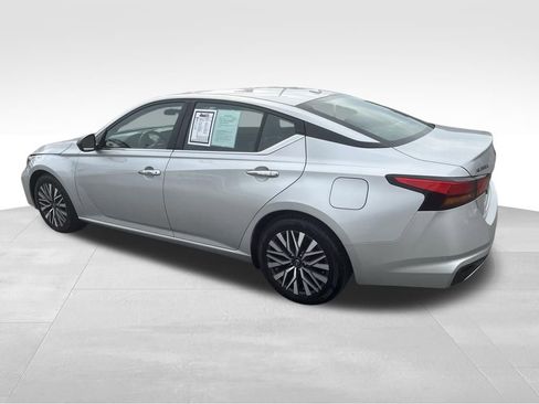 Used 2024 Nissan Altima 2.5 SV image 16