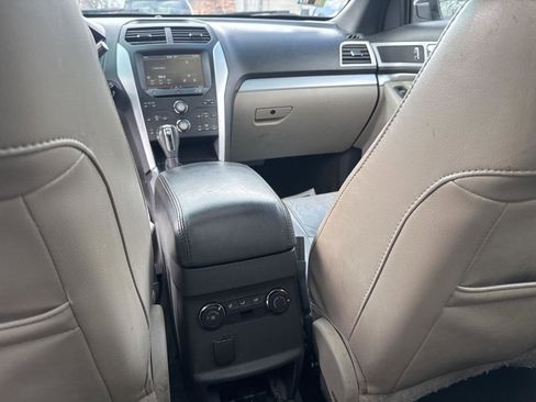 Used 2012 Ford Explorer XLT image 21