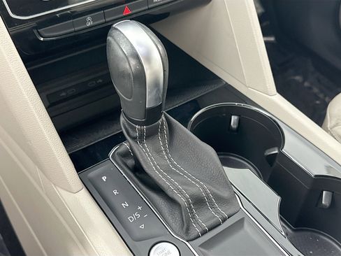 Used 2023 Volkswagen Atlas SE image 16