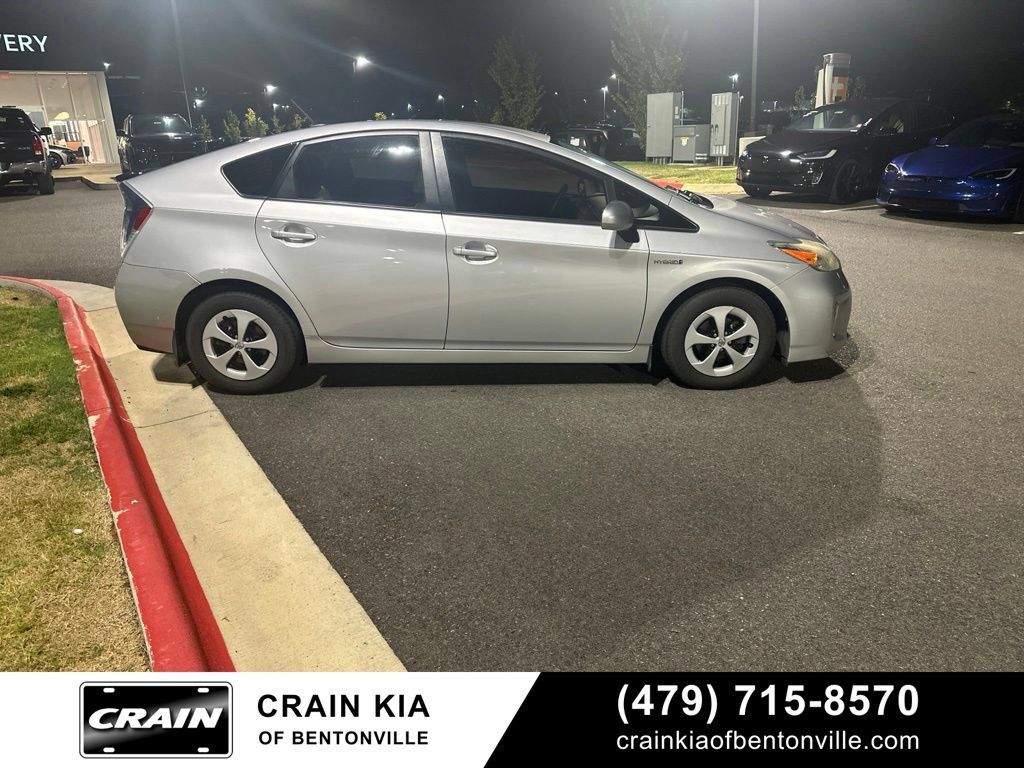 Used 2015 Toyota Prius Three FWD image 3