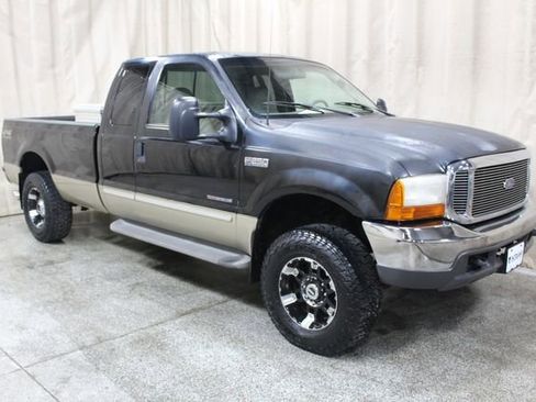 Used 2000 Ford F250 Lariat image 1